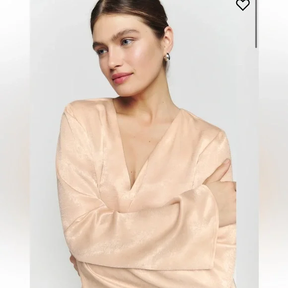 Reformation Ian Top in Champagne - Picture 2 of 12